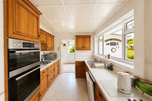 12, Laburnum Gardens, Bexhill on Sea photo 3