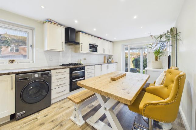 21, Longleat Drive, Reading photo 2