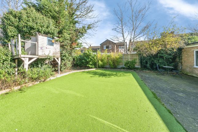 4, Dove Close, Newport Pagnell photo 2