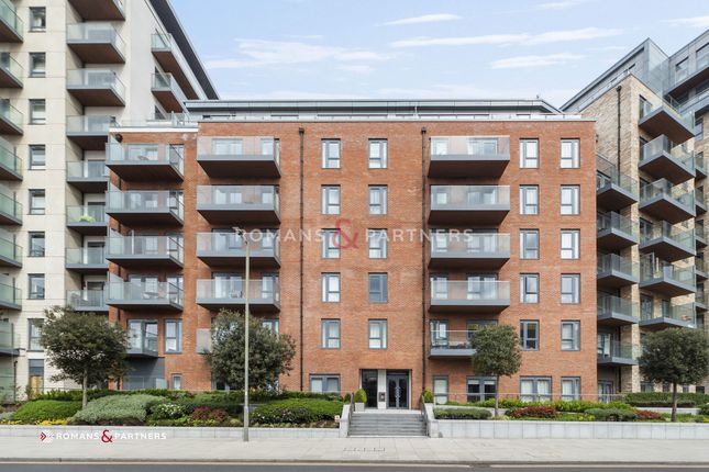 Flat to rent in Castleton House, Beaufort Park