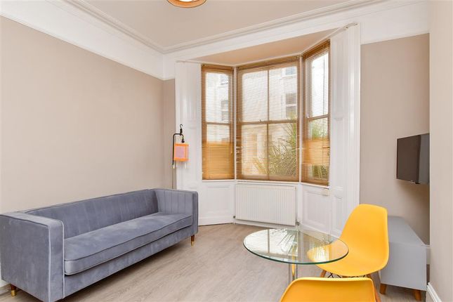Kitchen/ Lounge
