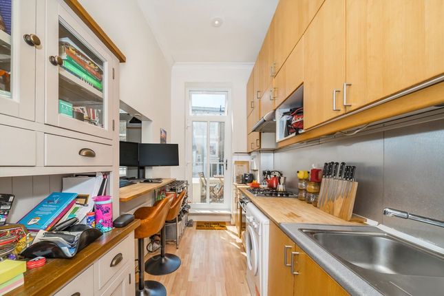 Flat 3, 18, Barons Court Road, London photo 4