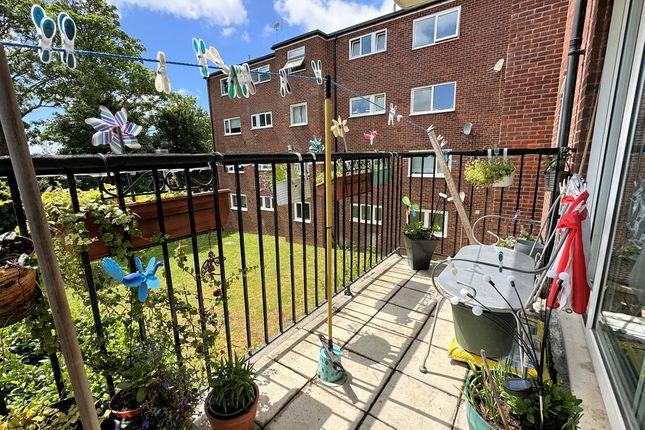 Flat 3, Berdonna Court, Copper Beech Drive, Portsmouth photo 4