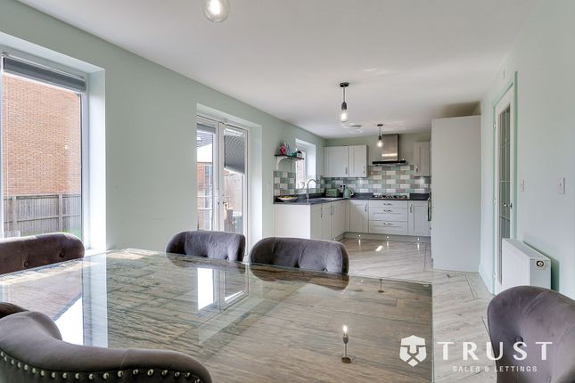 22 Lavender Court, Mirfield photo 2