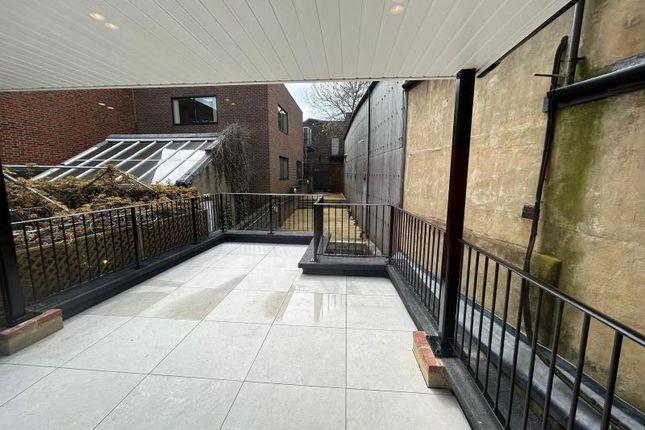 Flat 2, 174 High Street, Guildford photo 3