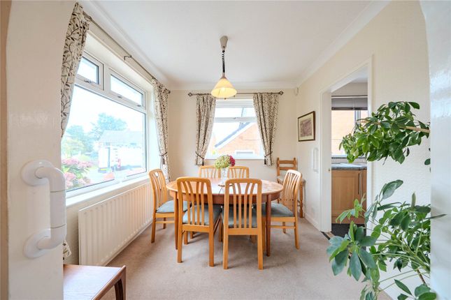 18, Ravens Mount, West Yorkshire photo 4