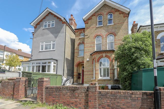 3 bed flat for sale in Ravensbourne Road, Catford, London SE6