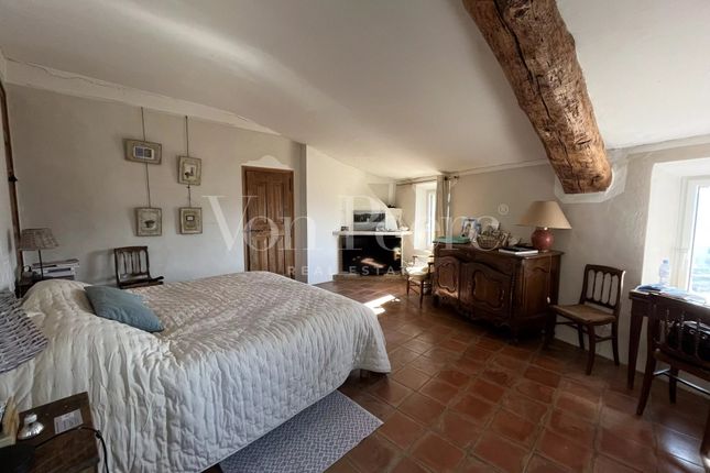 Country house for sale in Eygalières, 13810, France