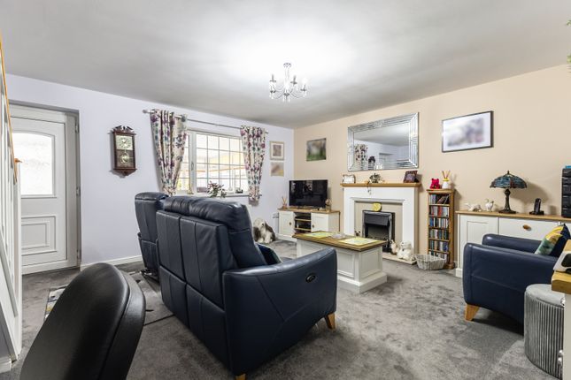 11 Ashwood Parade, Hall Green, Wakefield photo 3
