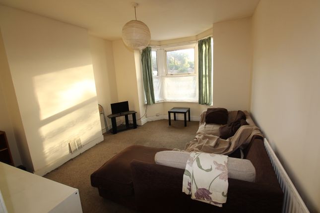Thumbnail Flat to rent in Bitterne Road West, Southampton