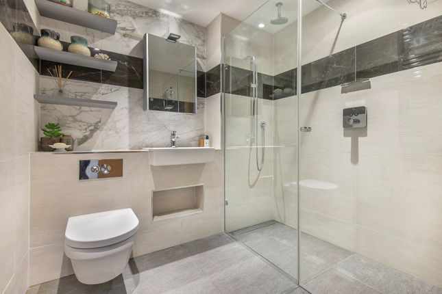 Flat for sale in 12 Hermitage Street, London