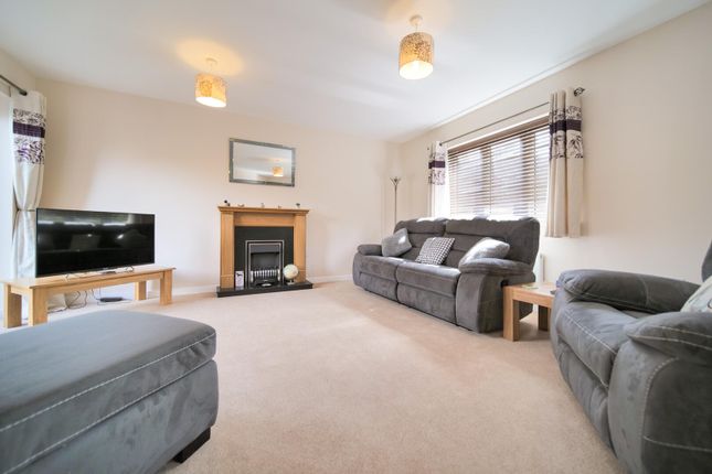 1, Manston Close, Melksham photo 2