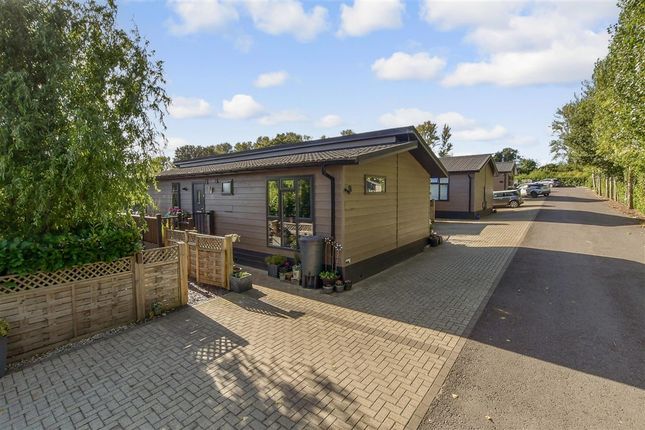 2-bed caravan on Well Street East Malling, West Malling, £240,000