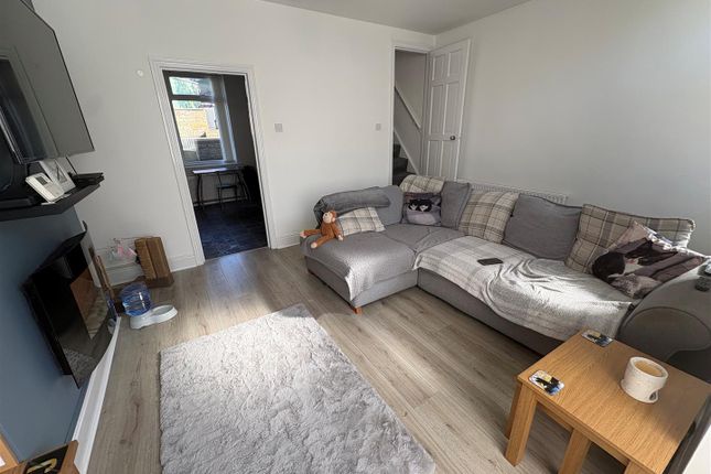 5, Hollin Terrace, Bradford photo 4