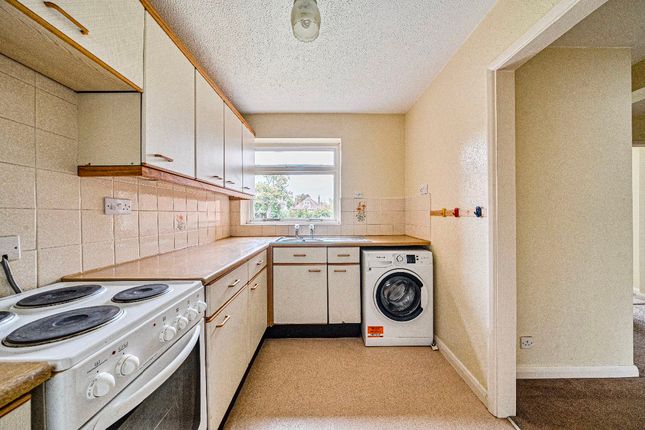 5, Coppers Mead, New Malden photo 2