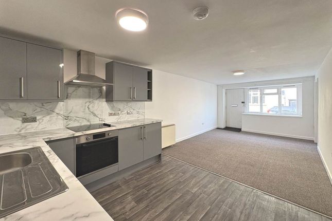 Flat 2, 40 Long Street, Dursley photo 3