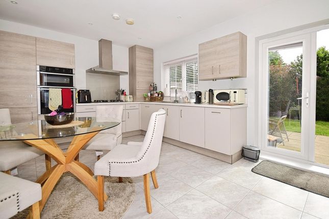4, Priors Orchard, Emsworth photo 4