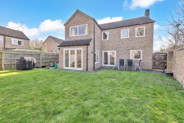 7 Savile Way, Royston photo 3