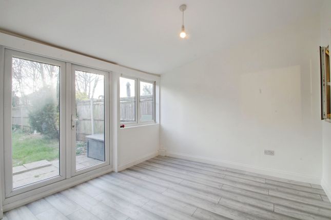 68, Meadfield Road, Langley photo 3