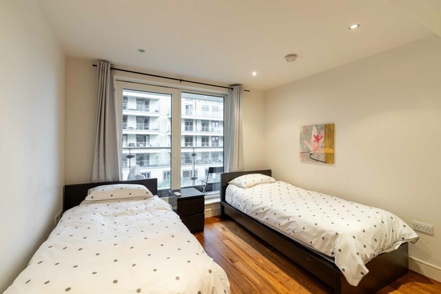 Flat to rent in Dolphin House, Imperial Wharf