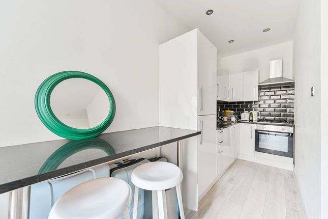 Thumbnail Flat to rent in Shrubbery Road, Streatham, London