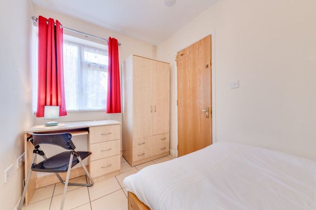 Property to rent in Kent Avenue, Canterbury