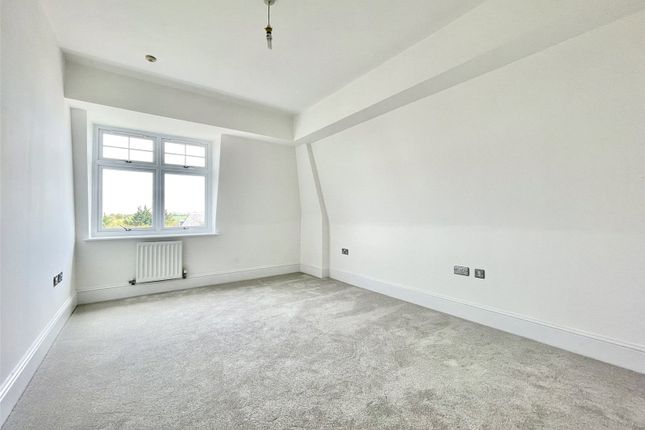 Flat to rent in Beech Hill, Hadley Wood, Hertfordshire