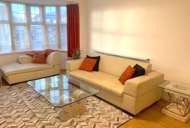 Thumbnail Flat to rent in The Burroughs, London