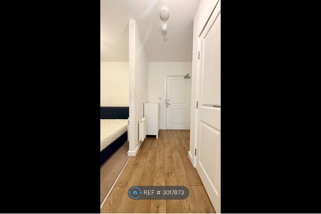 Flat, Bessemer Place, London photo 5