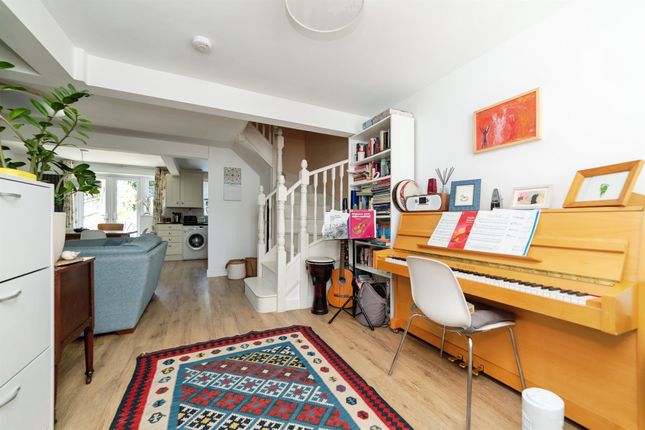 2, Moorymead Close, Hertford photo 4