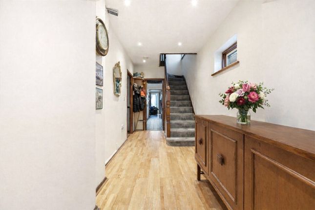 4, Broadhurst Gardens, Essex photo 3
