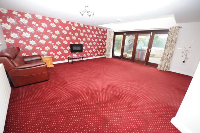 19, Stockhill Road, Bradford photo 4