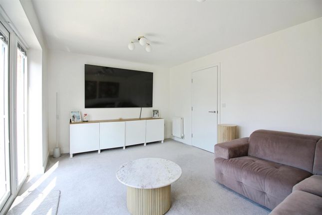 36, Roche Avenue, Leeds photo 3