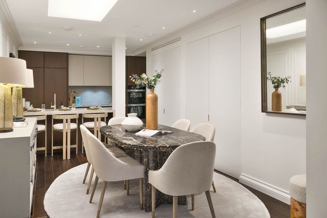 Flat Town House, 6, Charles Street, London photo 3