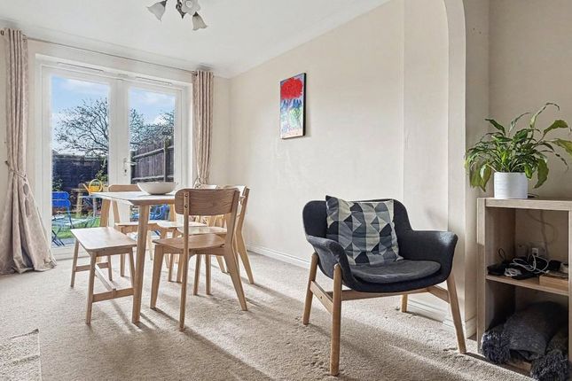 6, Green Croft, Farnham photo 4