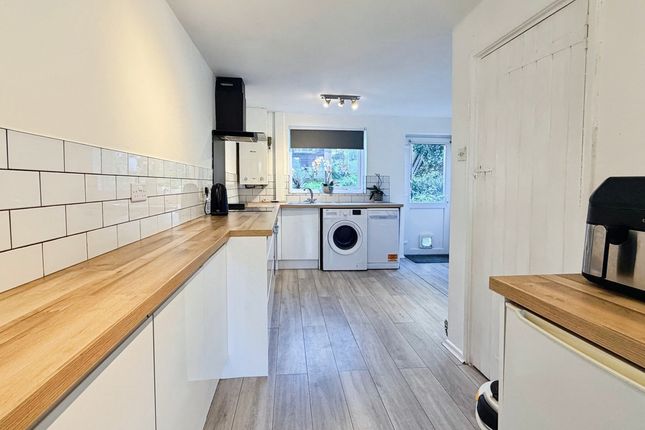 Queensland Crescent, Burton-on-trent photo 4