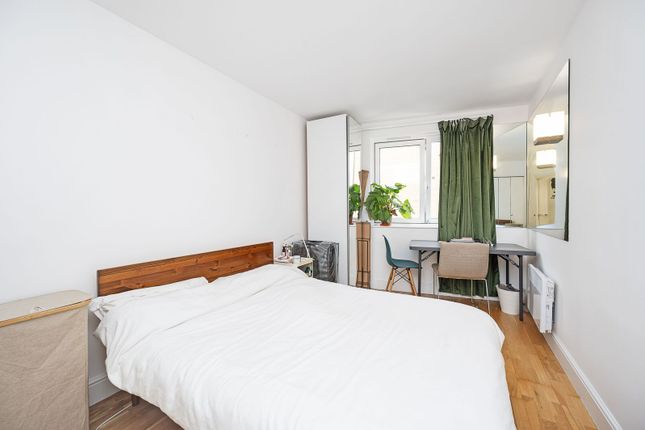 Plumbers Row, E1, Aldgate photo 2