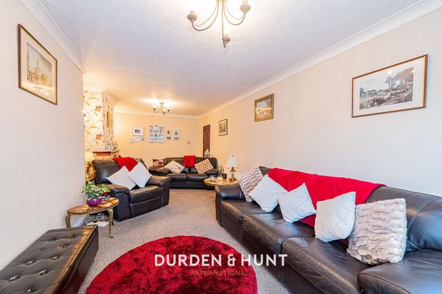 49 Ingreway, Romford photo 3