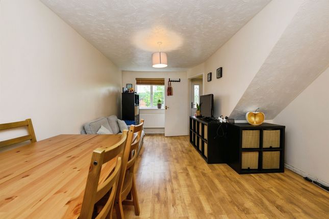 22, Wheat Croft, Cambridge photo 2