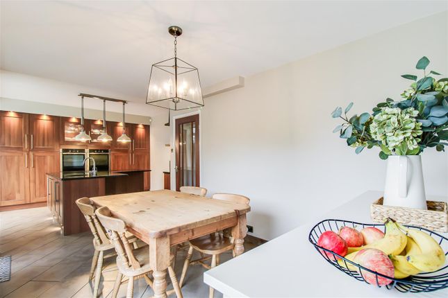 23, Beechwood Grove, Wakefield photo 4