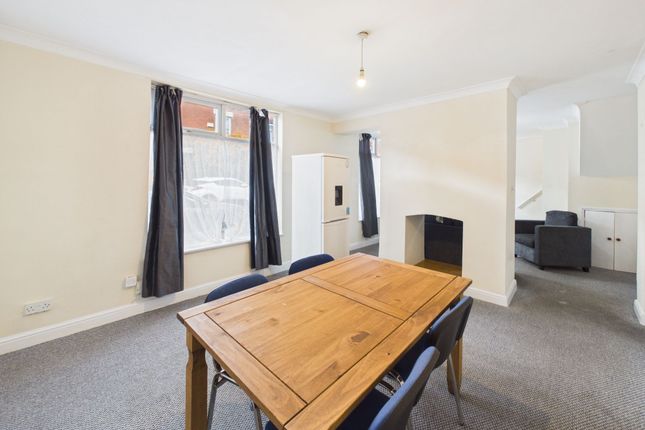 132 Queensgate, Bolton photo 3