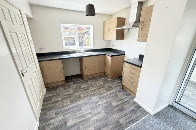 83, Teagues Crescent, Telford photo 2