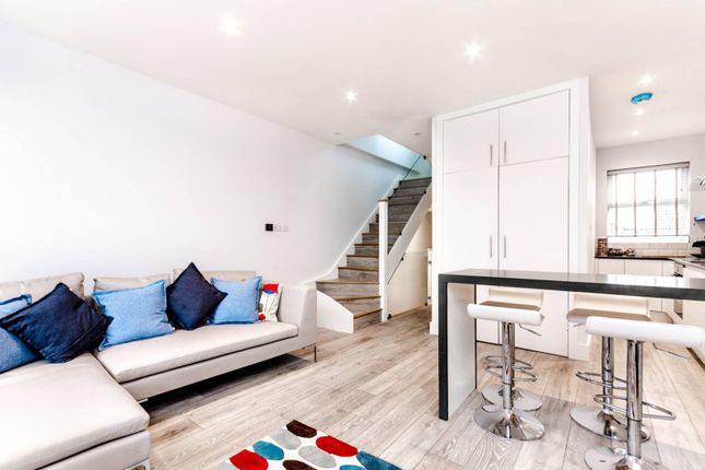 Thumbnail Flat to rent in Antrobus Road, Chiswick, London