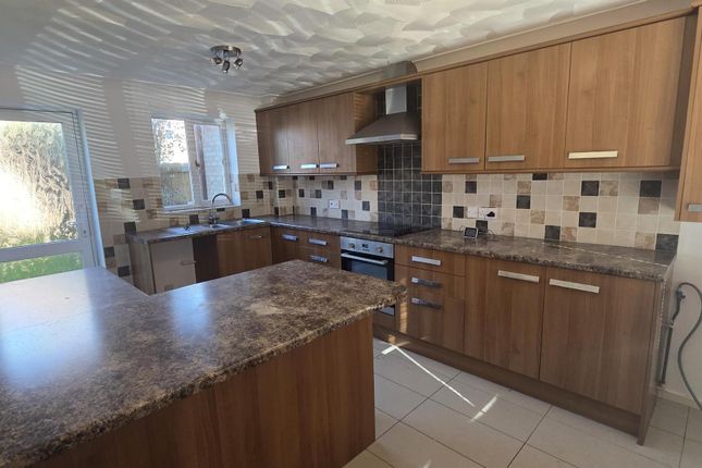 62, Wycliffe Grove, Peterborough photo 2