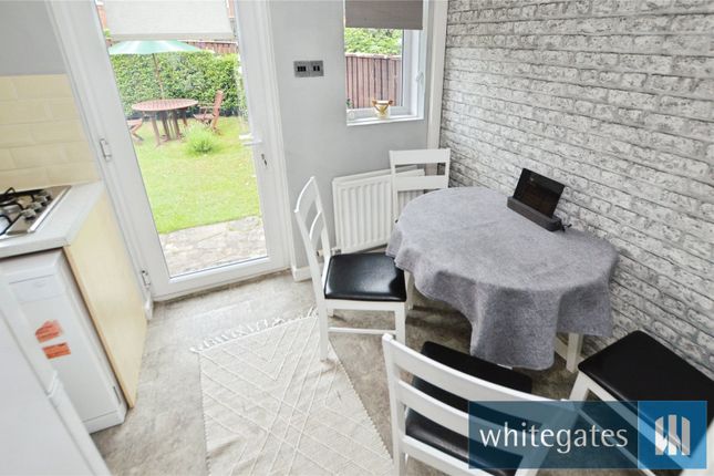 102, Winrose Avenue, Leeds photo 5