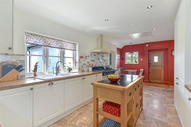 Bungalow for sale in Vicarage Road, Yalding, Maidstone, Kent