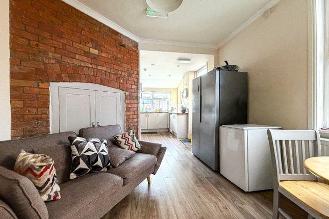 Room 5, 23 Clifton Terrace, Somerset photo 4