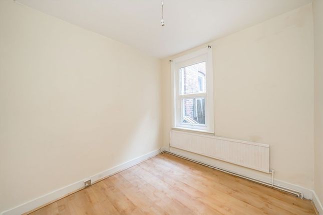 111, Deacon Road, London photo 4