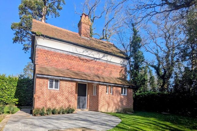 2-bed house on The Cottage 47, Brookshill, Harrow Weald, £2,200/mo