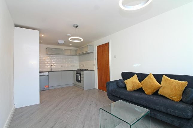 Thumbnail Flat for sale in Jamaica Street, London